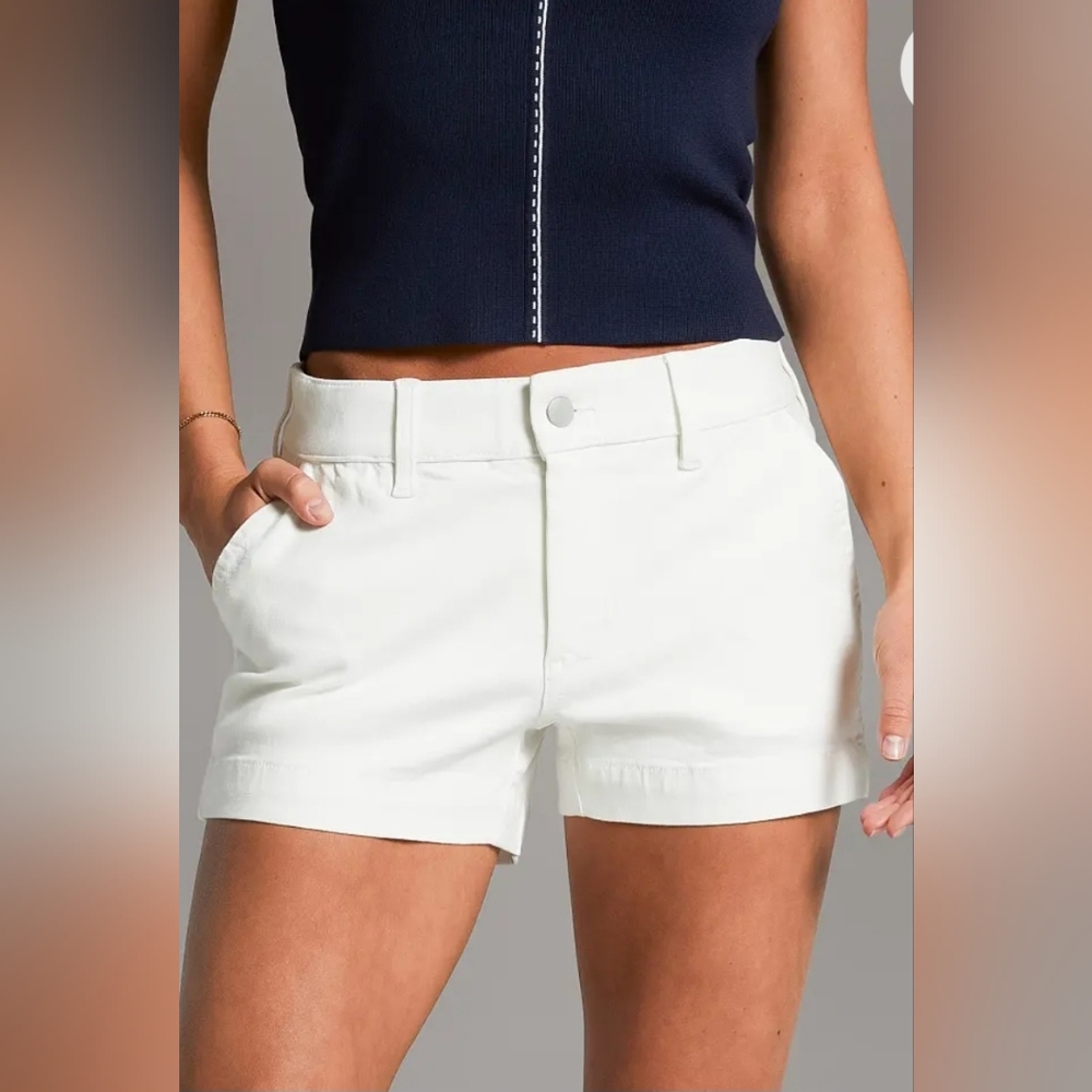 BKE Women's Cream Shorts